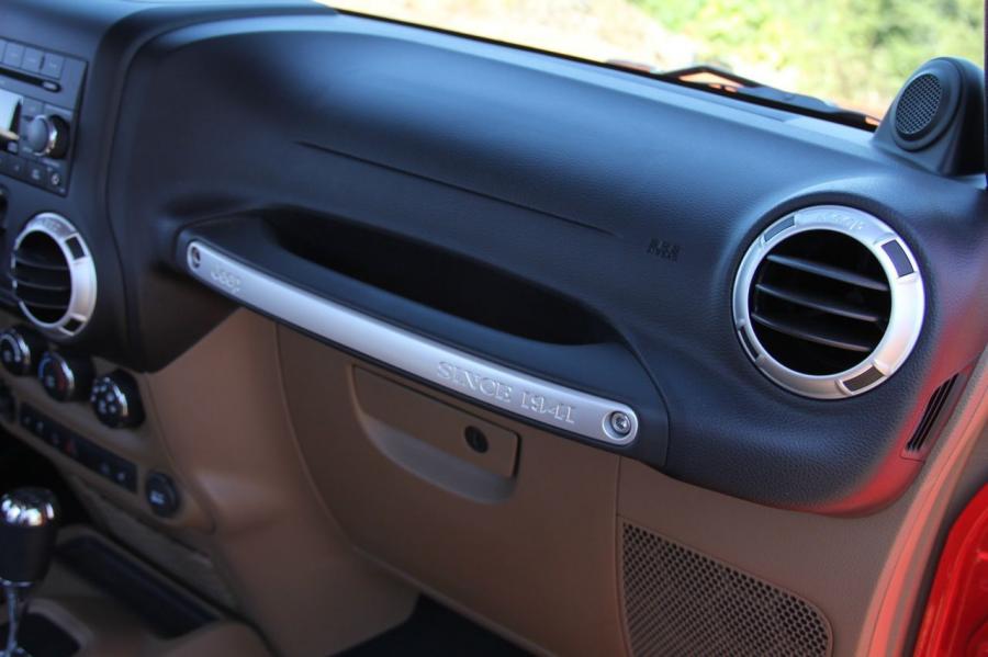  Jeep Wrangler 2012 года  (фото 16 из 56)